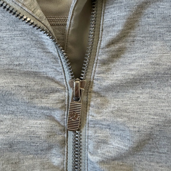 Lululemon gather up jacket size 8 - Picture 3 of 6